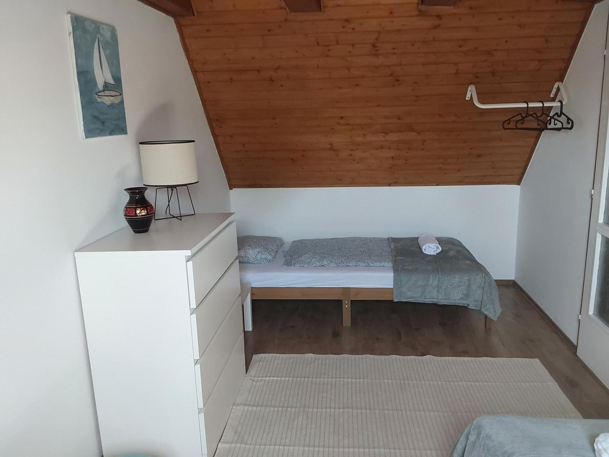 Tuerkiz Apartman - 5 Szobas 13 Fos Apartmanhaz 4Km A Balaton- Balatonszabadi Fürdőtelep Exterior foto