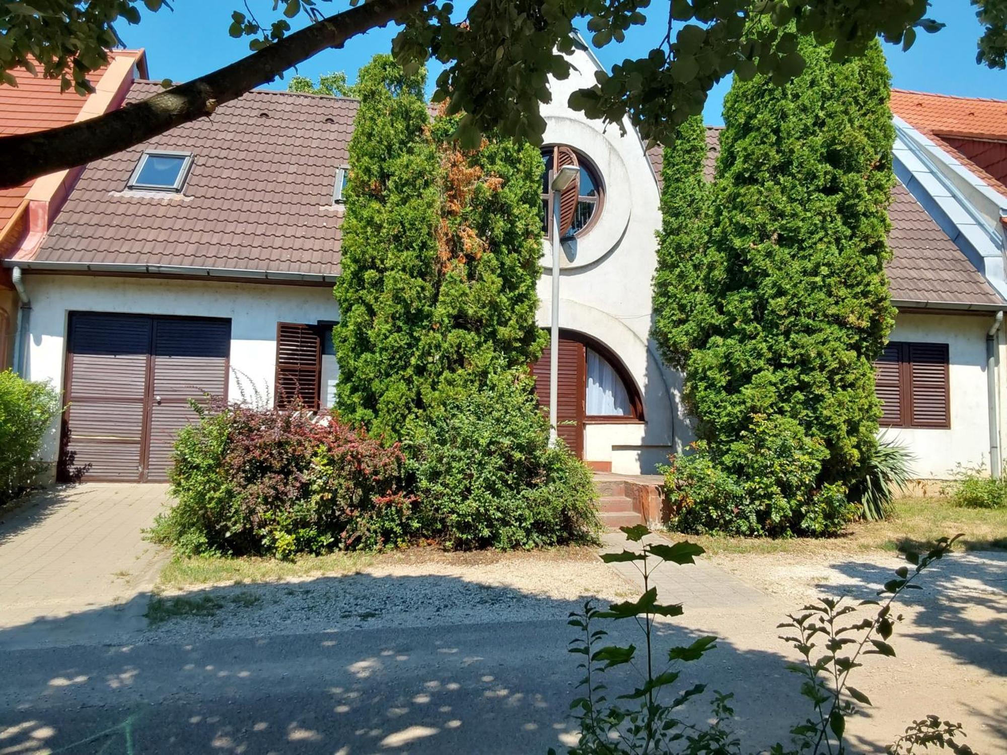 Tuerkiz Apartman - 5 Szobas 13 Fos Apartmanhaz 4Km A Balaton- Balatonszabadi Fürdőtelep Exterior foto